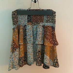 Le Lis geometric cinch waist skirt stretch waistband. High or low waist. Size S